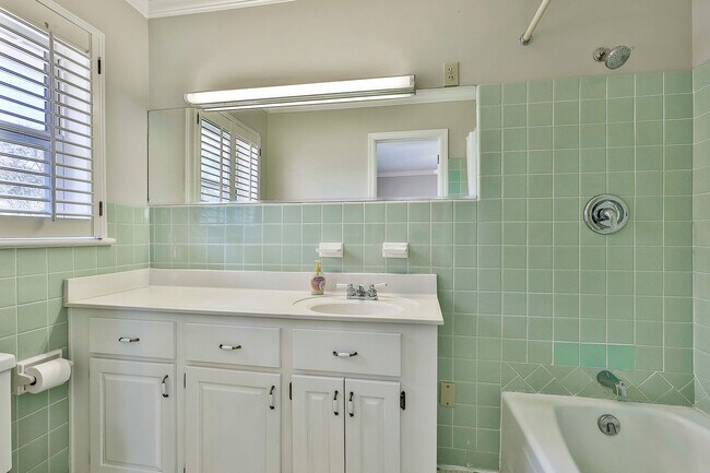 Building Photo - PROCUREMENT ONLY 334 Porter Road - Available Now! Ranch style home with spacious floor plan & bea...