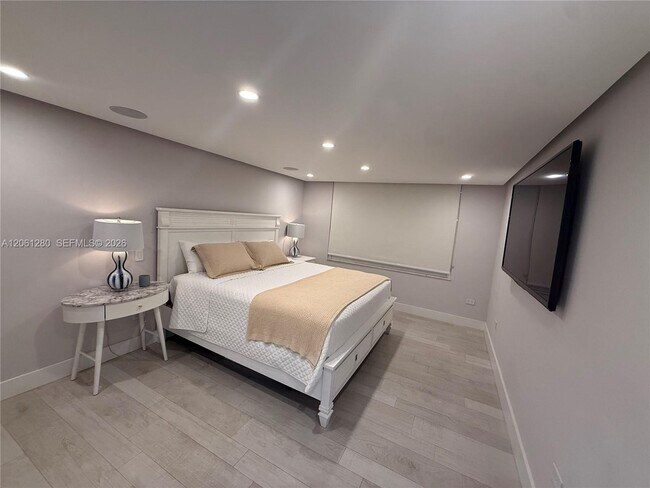 Building Photo - 5555 Collins Ave