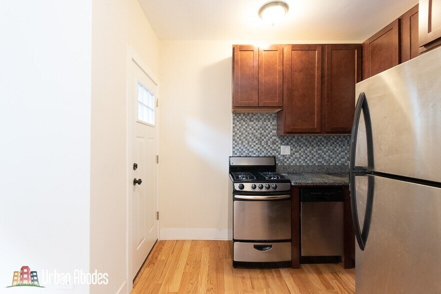 Building Photo - 3731 N Pine Grove Ave