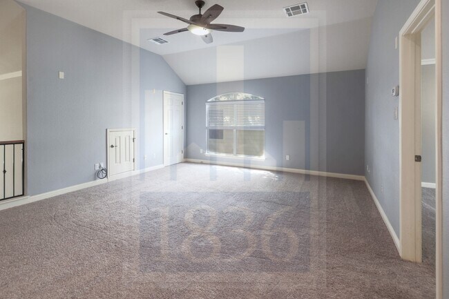 Building Photo - 2702 Lovett Ln