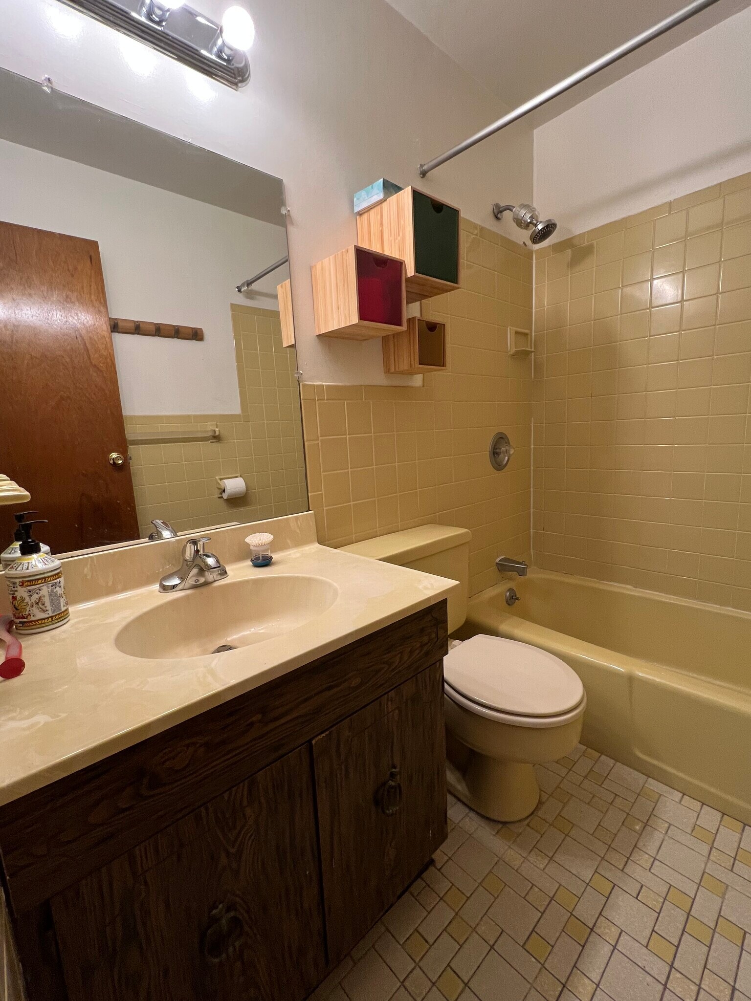 Bathroom (1) - 601 Davis Ave