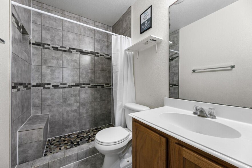 Building Photo - Stunning Fort Worth home in a sought-after neighborhood