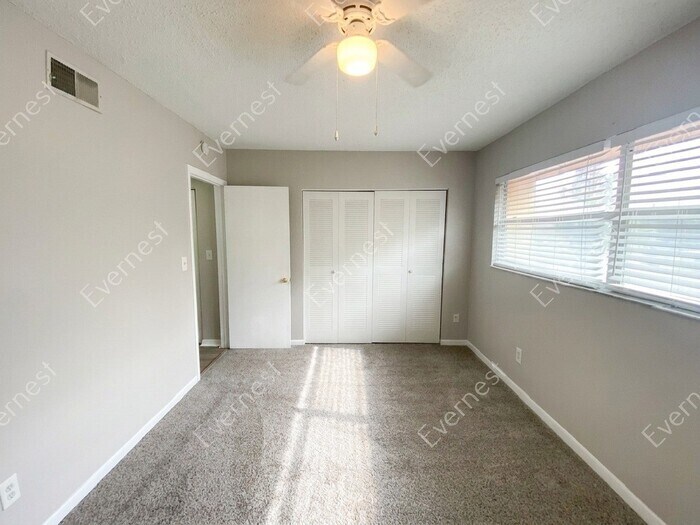 Building Photo - 4455 38th Terrace N