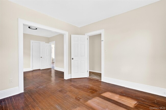 Building Photo - 270 Sickles Ave