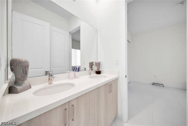 Building Photo - 5043 Ofanto Ln