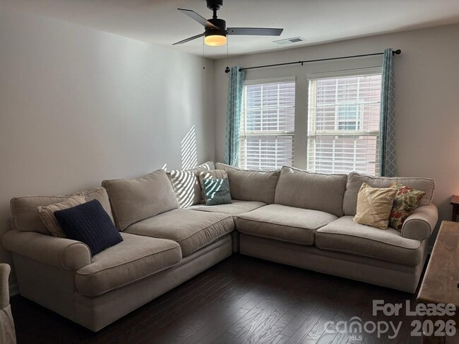 Building Photo - 1055 Delridge St