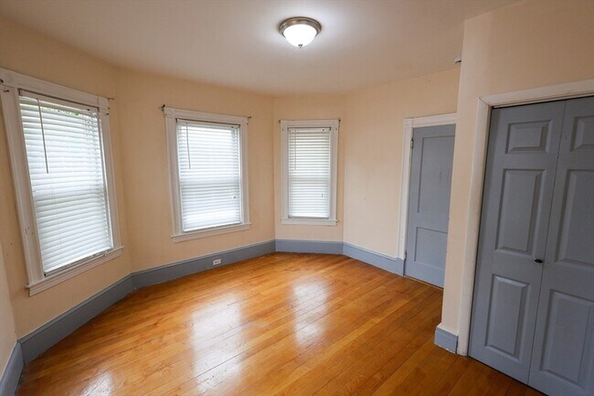 Building Photo - 209 W Harvard St