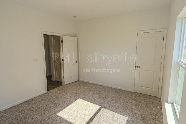 Building Photo - 641 W Bulrush Ct