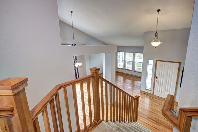 Building Photo - Canterberry Crossing Parker CO 4 bed 3 bat...