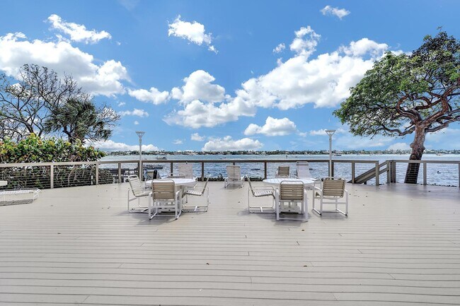 Building Photo - 5600 N Flagler Dr