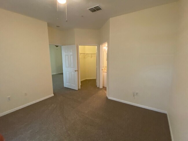 Building Photo - Condo for rent