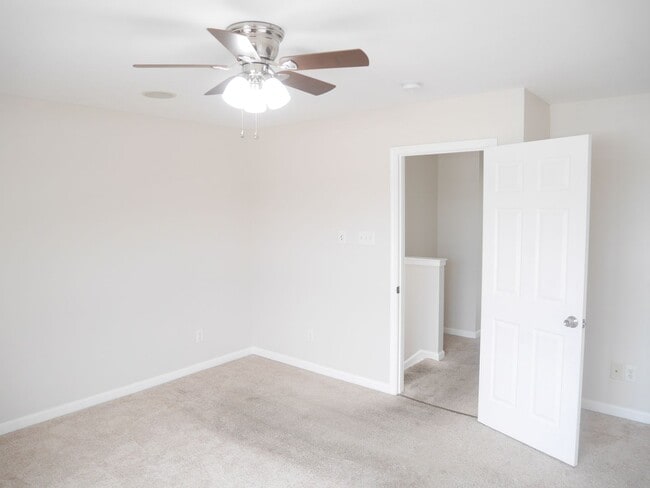 Building Photo - Rare Find! 4 Bedroom, 2 Bathroom Townhome ...