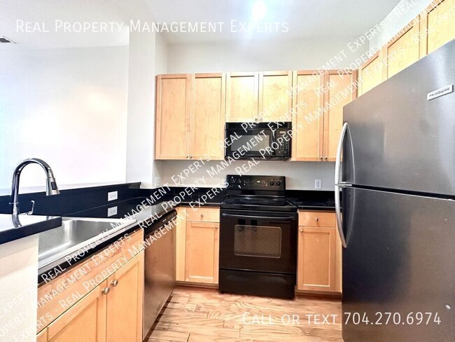 Building Photo - Stunning 1BR/1BA Condo in South End Charlo...