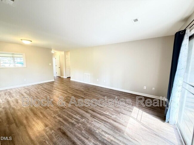 Building Photo - 6400 Meadow View Dr