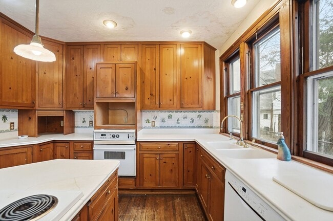 Building Photo - Private House on iuka ave Ravine – Central Campus – Newly Renovated - Flexible Pricing