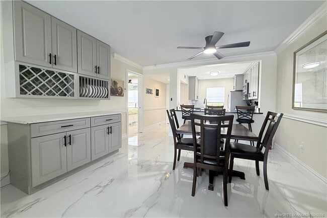 Building Photo - 1950 SW Palm City Rd