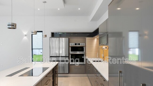 Building Photo - 3001 John Anderson Dr