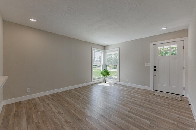 Building Photo - 1719 Crystal Ct
