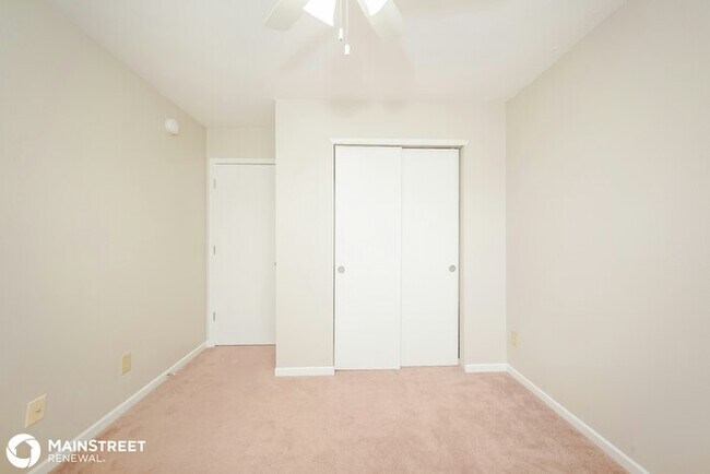 Building Photo - 1330 Central Park Dr