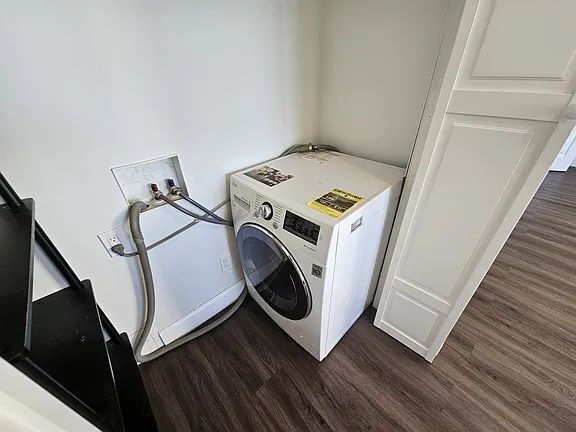 Building Photo - "Charming 1-Bedroom Haven in the Heart of Brooklyn – Ideal Urban Retreat!"