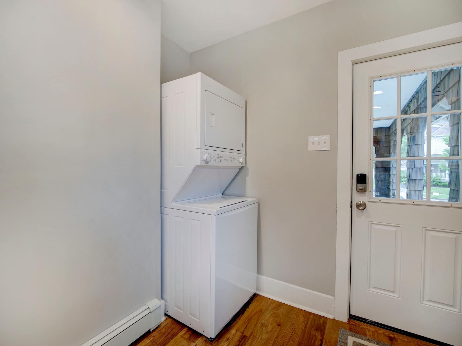 Building Photo - 208 8th Ave