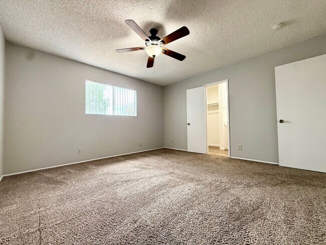 Building Photo - 2350 Sea Breeze Dr