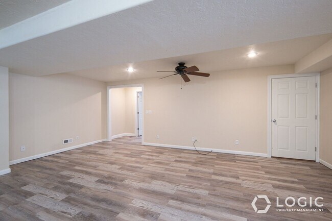 Building Photo - 3987 Lake Mountain Dr