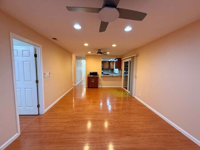 Building Photo - Bright & Spacious 3 Bedroom, 2 Bath Home in Fremont — Solar Included!