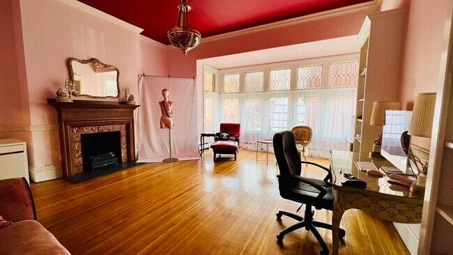 Building Photo - 351 Beacon St
