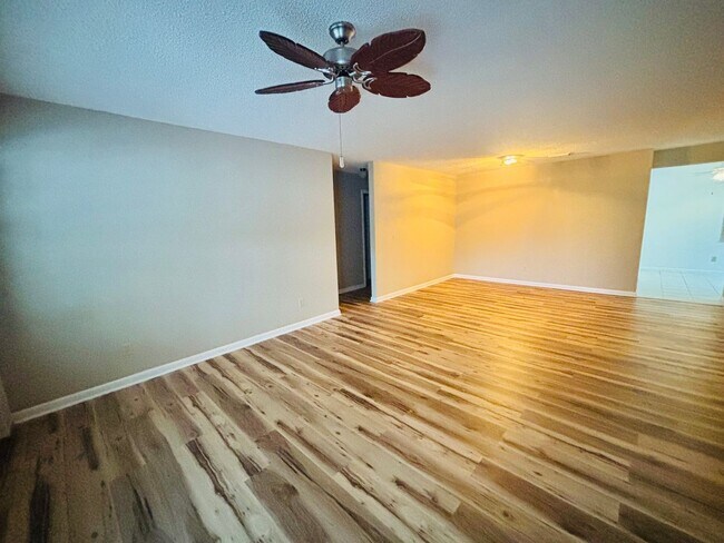 Building Photo - Newly updated 2/2 in 55+ community