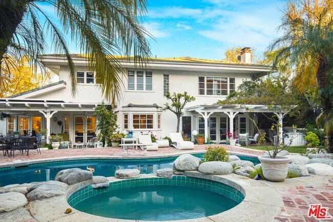 Building Photo - 6111 County Oak Rd