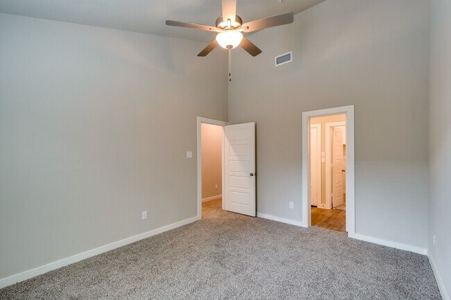 Building Photo - GORGEOUS 3 BEDROOM FOUR PLEX LOCATED IN MI...