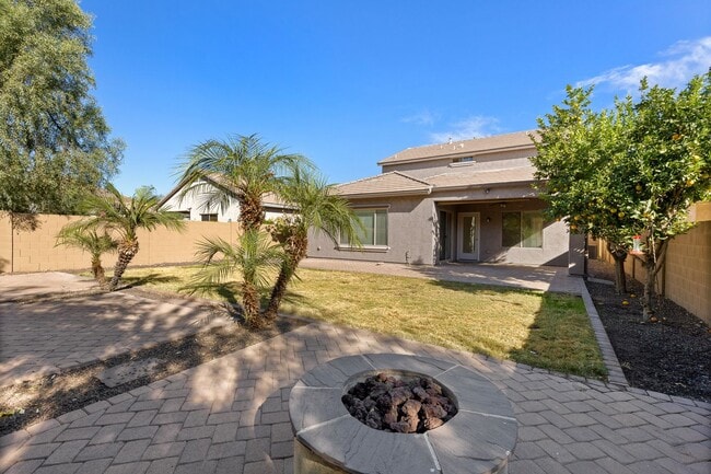 Building Photo - Gorgeous 4 Bedroom Home in Phoenix!
