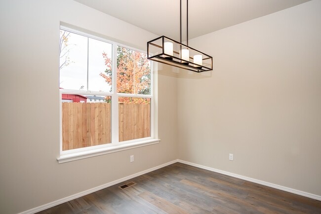 Building Photo - Midtown 3 Bedroom Rental