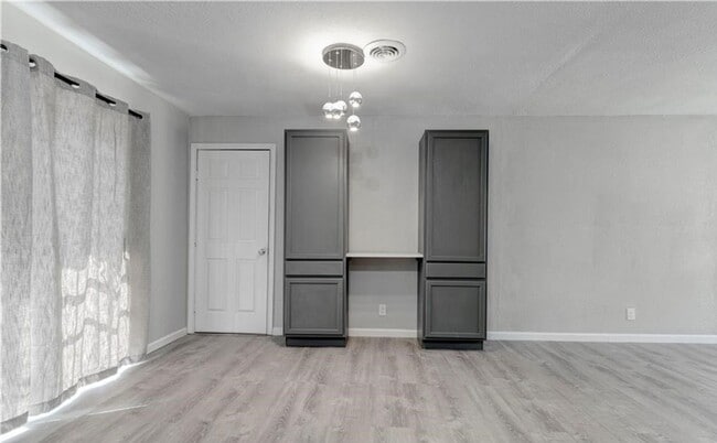 Building Photo - Renovated 3-bedroom House! HOUSING ACCEPTED!