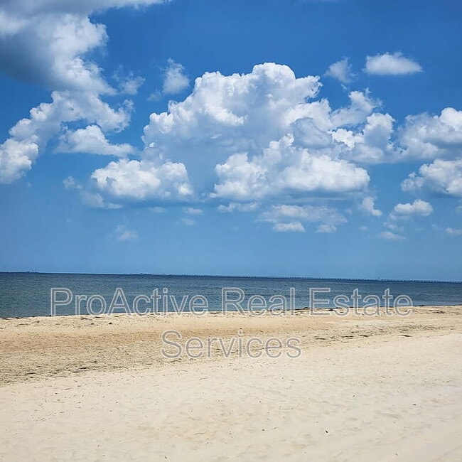 Building Photo - 9531 6th Bay St