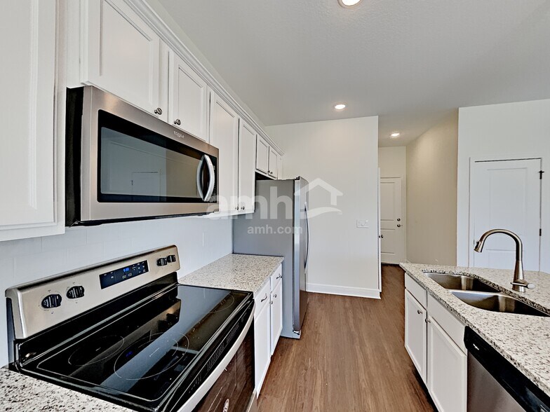 Building Photo - 1366 Celery Ave