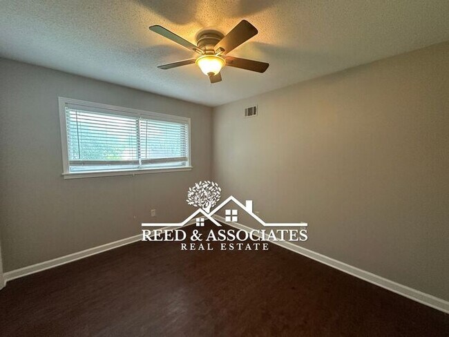 Building Photo - Charming Raleigh Home