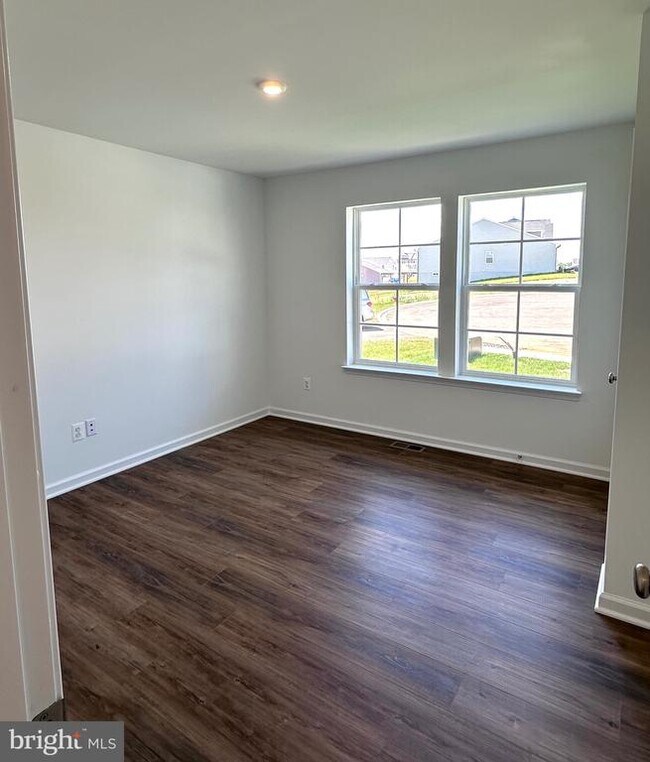 Building Photo - 151 Capulet Ct