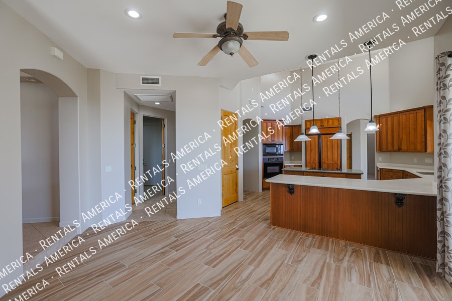 Building Photo - 14731 E Dixileta Dr