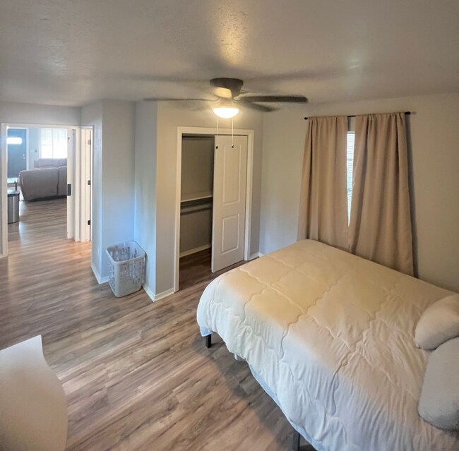 Building Photo - 4813 Bermuda Cir