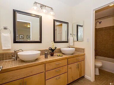 Building Photo - 49 Saint Michaels Ct