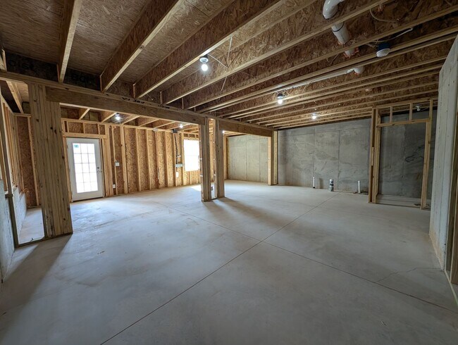 Building Photo - Beautiful New Build Home located in the Cardinal Creek Community!