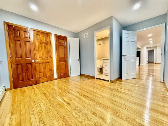 Building Photo - 2240 E 57th Pl