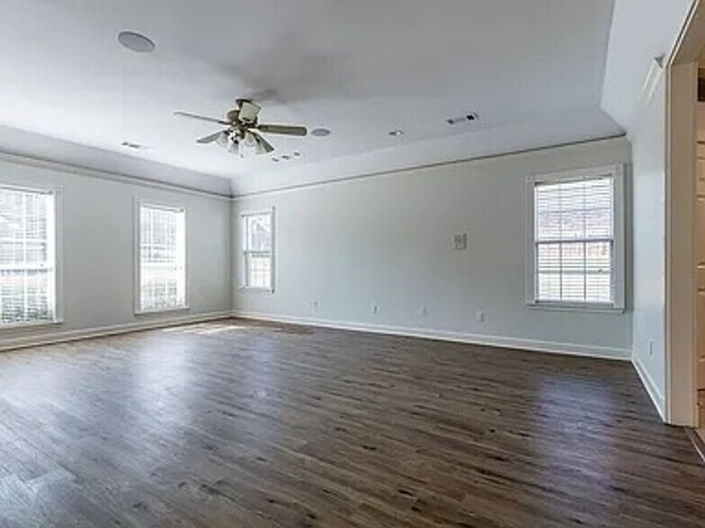 Building Photo - 4400 Chalice Dr