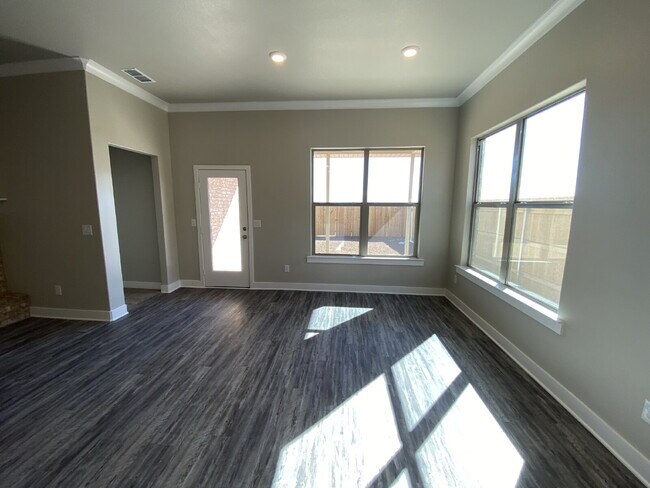 Building Photo - Wonderful 4 Bedroom 2 Bathroom in Bell Farms!