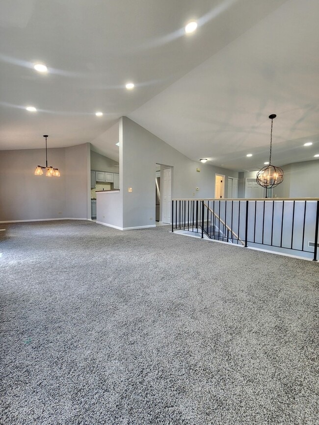 Building Photo - 2753 S Cedar Glen Dr