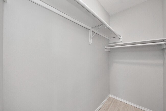 Building Photo - 4821 Viking Dr