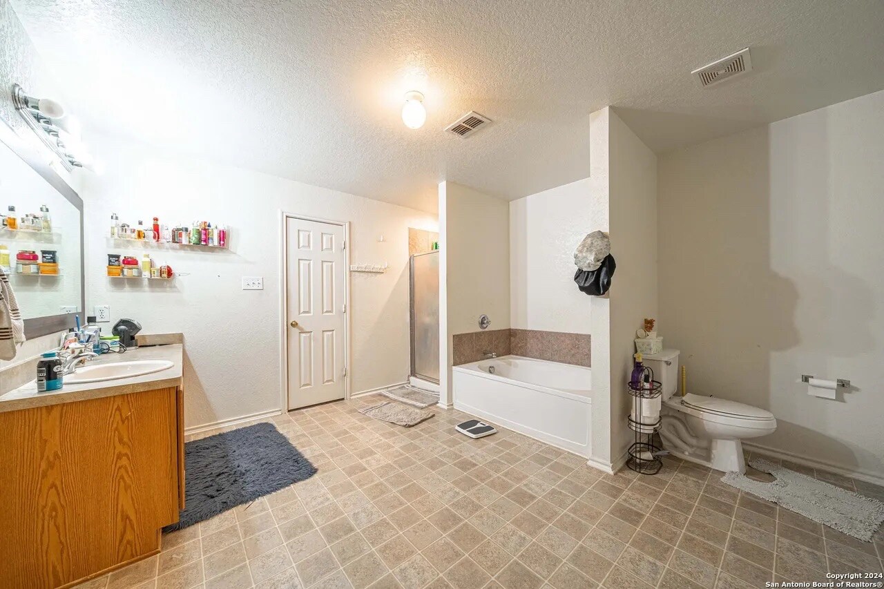 Building Photo - Room in House on Magnolia Grove
