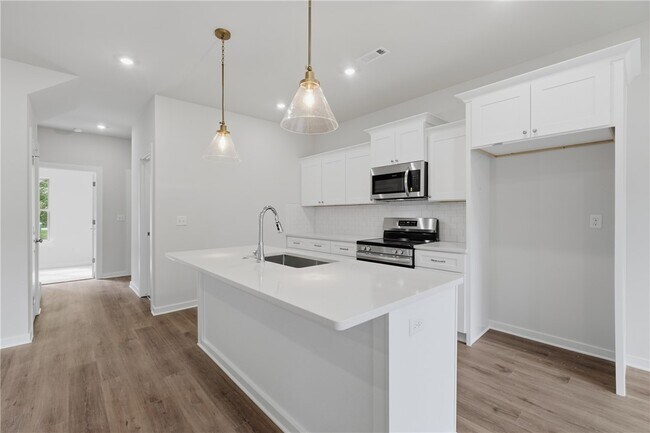 Building Photo - 6 Lowick Ln